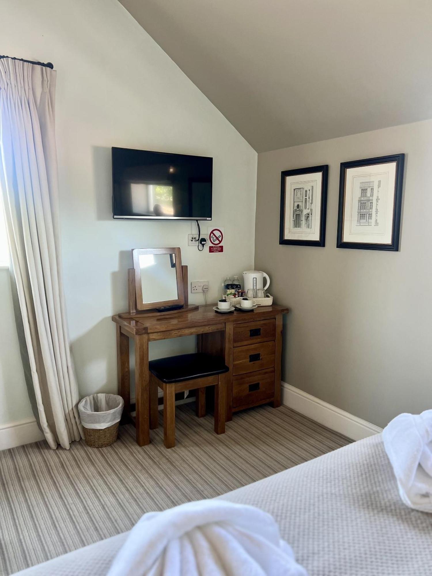 The Parson Woodforde Hotel Weston Longville Szoba fotó